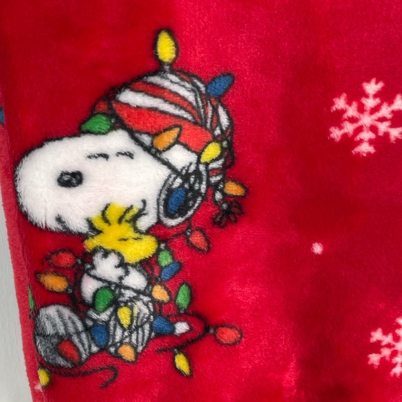 Peanuts Snoopy and Woodstock Christmas Blanket, Red, 50x70 - Picture 4 of 8